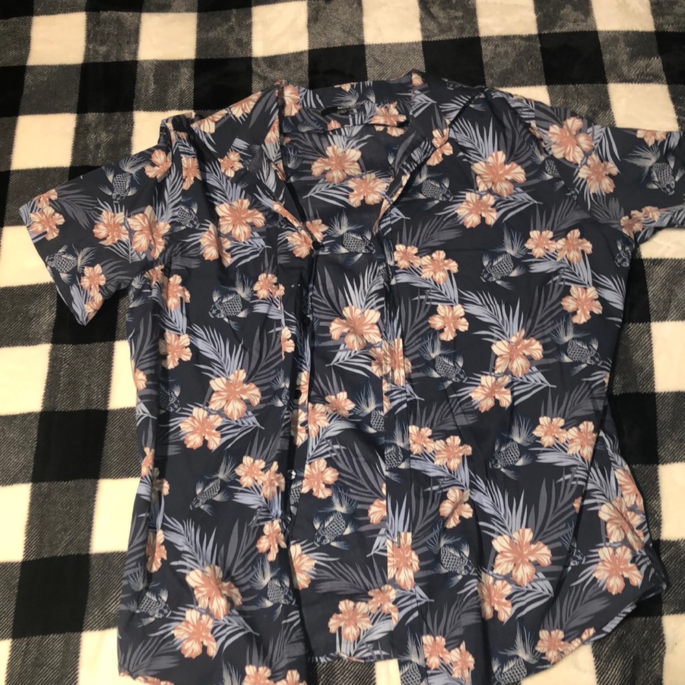 Murano button up
